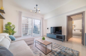 Luxurious 1-BR with Balcony & Views Business Bay